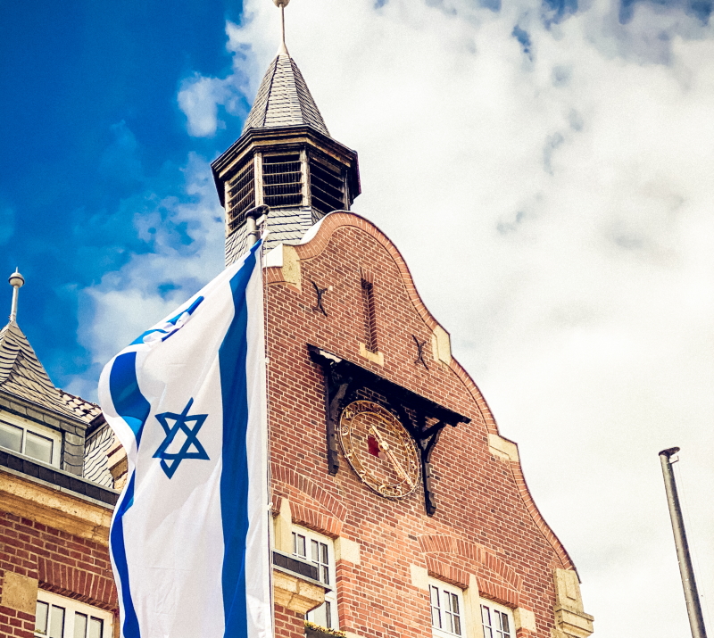 Israel-Flagge vor Kirche gestohlen