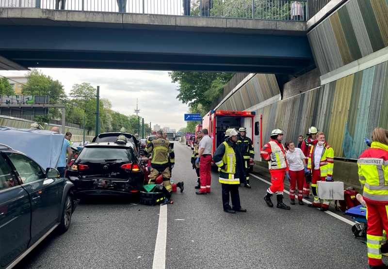 Verkehrsunfall Auf Der A40 Mit 5 Verletzten Personen Lokalklickeu 5552