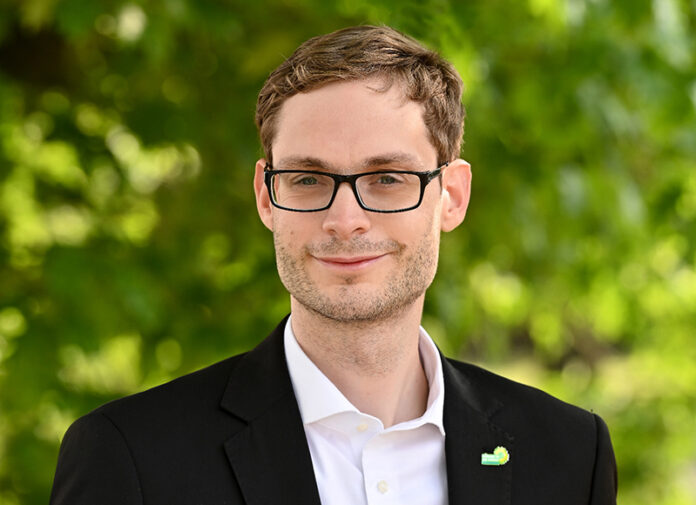 Simon Rock ist Mitglied des Landtags von Nordrhein-Westfalen. Sein Wahlkreis liegt im Rhein-Kreis Neuss (Foto: GRÜNE)