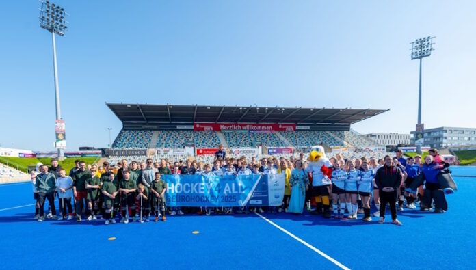 Besuch des grenzüberschreitenden Hockeyturniers, Hockeypark